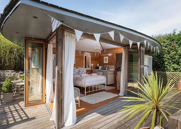 The Chandlery Shack, Cosy Sleeps 2 Lyme Regis